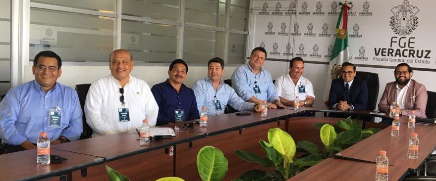 Se reúnen líderes transportistas de Veracruz e integrantes de la Canacar con Fiscal General