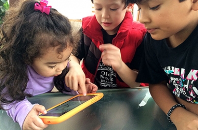 Los niños que pasan siete horas con celulares sufren cambios cerebrales