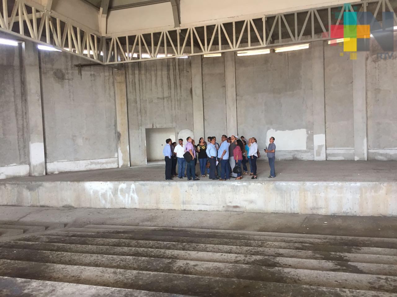 Supervisan avance de rehabilitación del Complejo Cultural de Tierra Blanca