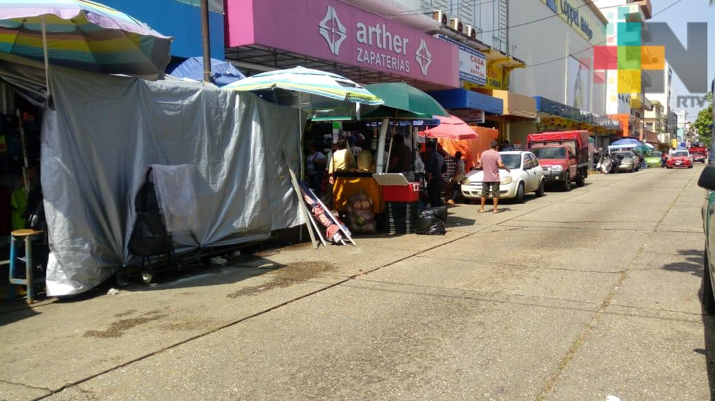 Continúa invasión de ambulantes en el primer cuadro de Coatzacoalcos