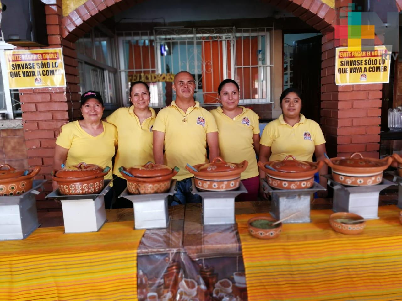 Restaurant de Coatzacoalcos incluye en su plantilla laboral a persona con síndrome de Down