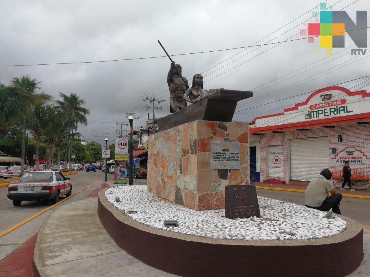 Reinstalan escultura “Yacatecutli” en Coatzacoalcos