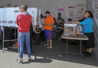 Inicia cierre de casillas en el país