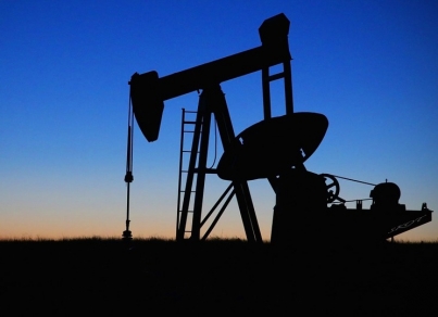 Precios del petróleo a la baja por Covid-19