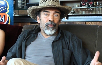 Damián Alcázar hablará con la verdad en la serie “Tinta roja”