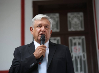«Primera llamada» de López Obrador para consulta sobre nuevo aeropuerto