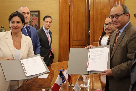 Firman SEP y Embajada de Francia en México convenio para la donación de bienes muebles a la escuela Suave Patria