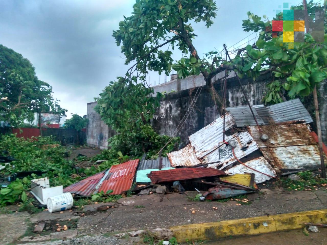 Tromba sorprende a Coatzacoalcos