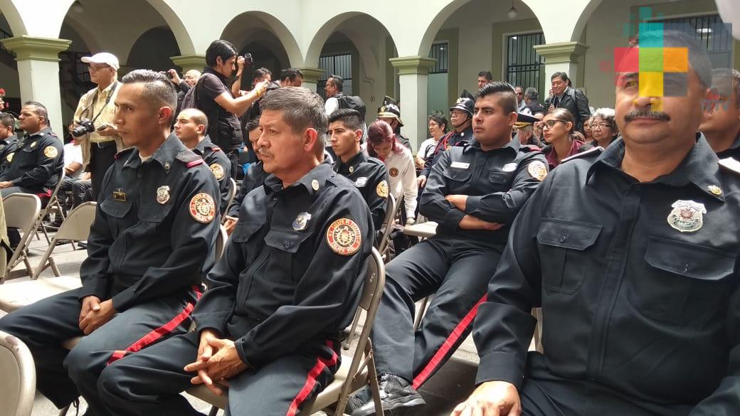 Bomberos de Xalapa piden apoyo para las familias más vulnerables