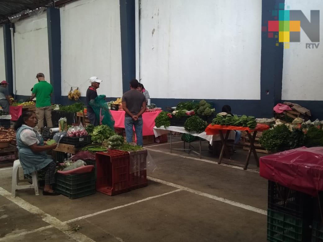 Reubican a vendedores ambulantes en Coateplaza