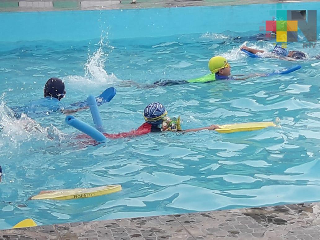Fundamental aprender a nadar: Fundación Down Ángeles del Mundo