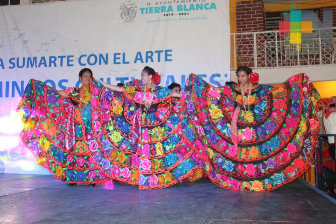 Celebra Tierra Blanca la tradicional fiesta de la calle 4 de agosto