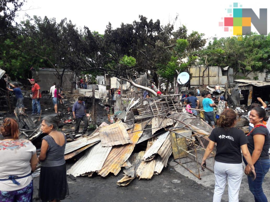 DIF municipal de Veracruz brinda ayuda a personas damnificadas por incendio