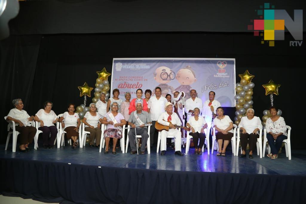 DIF de Tierra Blanca celebra el Día del Abuelo