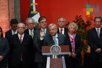 Promete López Obrador gobernar para todos y expresa respeto a Peña Nieto