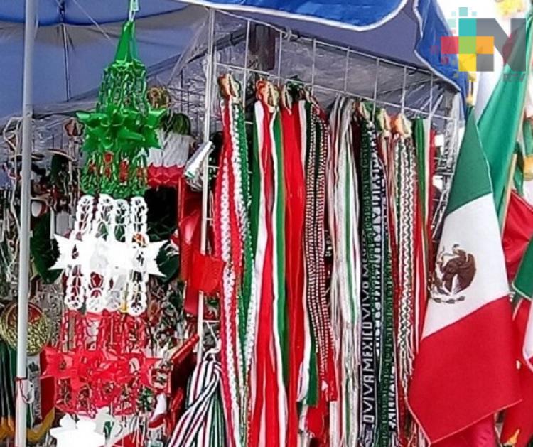 Esperan solicitudes de comerciantes de artículos patrios en ayuntamiento de Coatzacoalcos