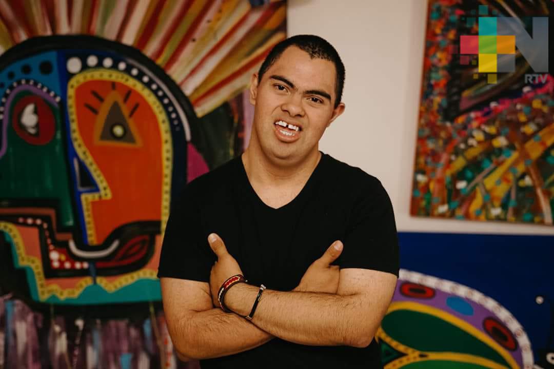 El artista plástico veracruzano Alan Téllez presenta su trabajo creativo en arte utilitario