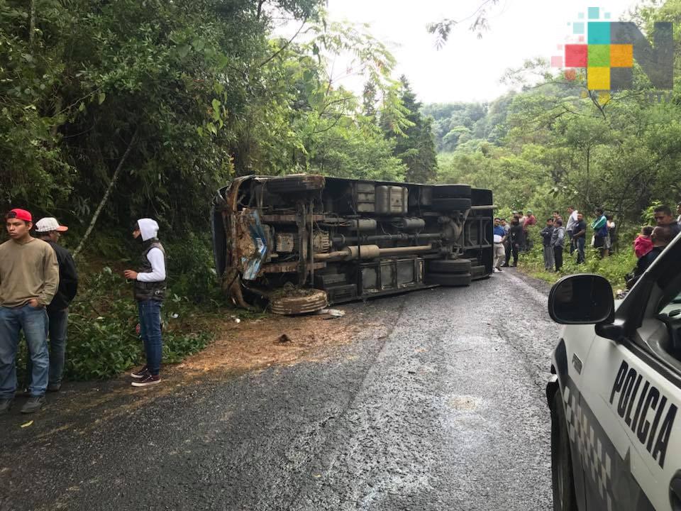 16 heridos por volcadura en la carretera Teocelo-Ixhuacán