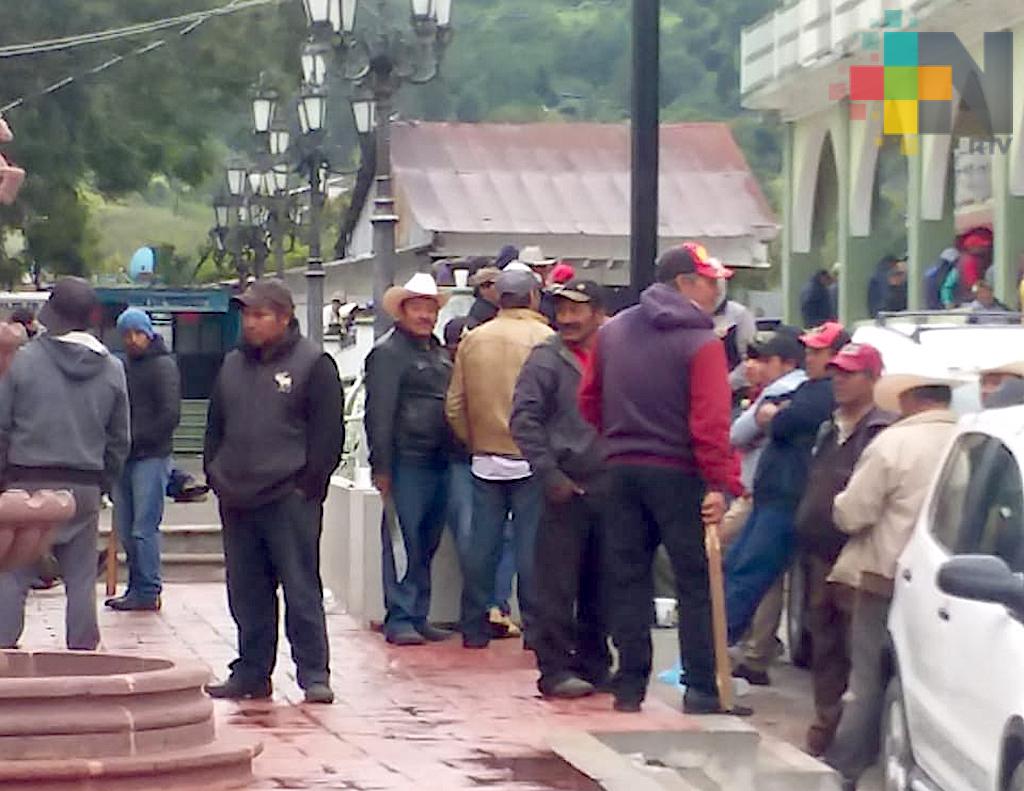 Desalojan a pobladores que tenían tomado el palacio municipal de Ayahualulco