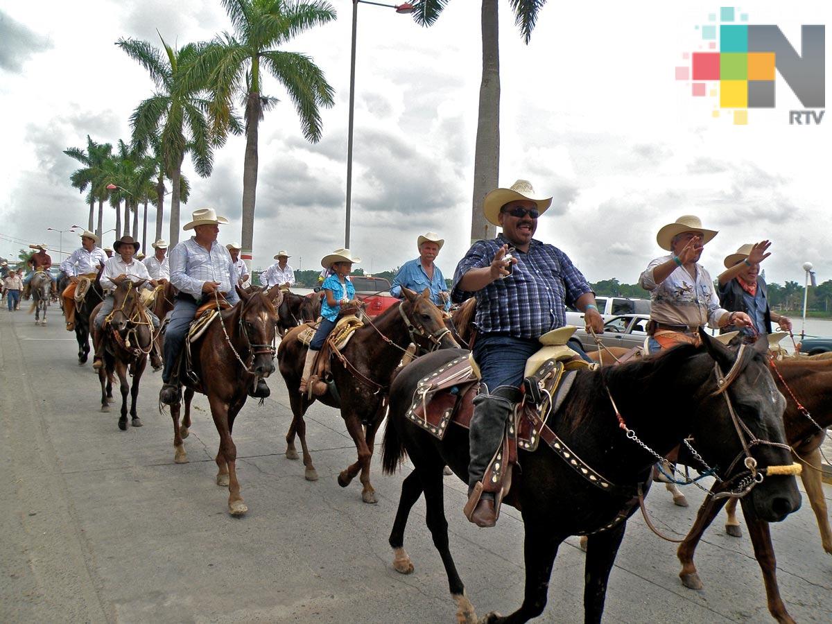 Llevan a cabo Cabalgata de la Identidad Huasteca 2018 en Tuxpan