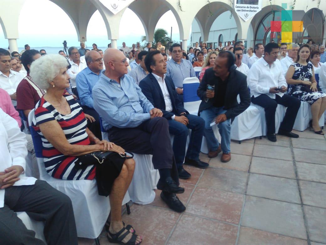 Asiste el gobernador electo Cuitláhuac García a informe del diputado Francisco Gutiérrez de Velasco