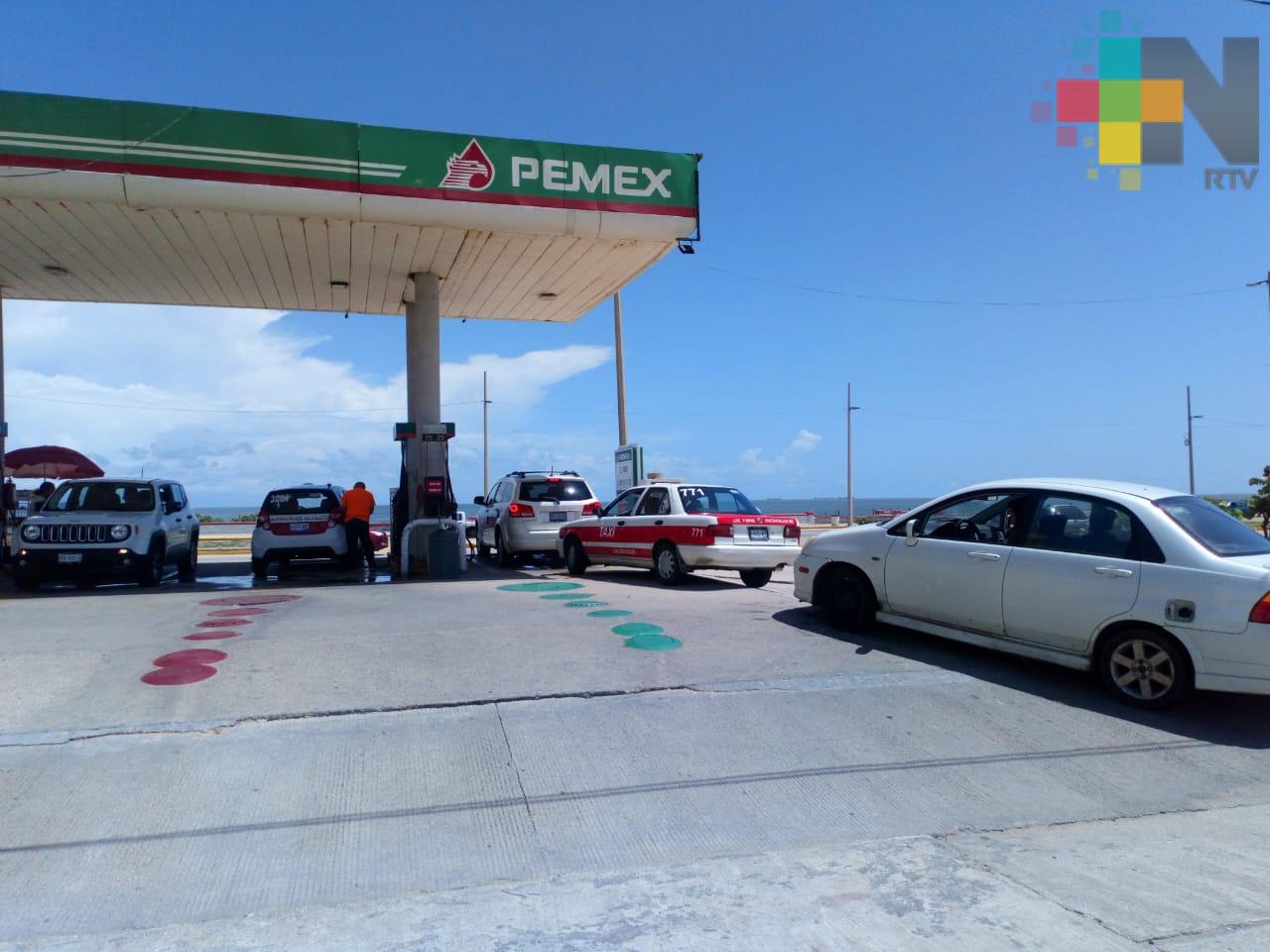 En Coatzacoalcos, automovilistas buscan precio más bajo de gasolina