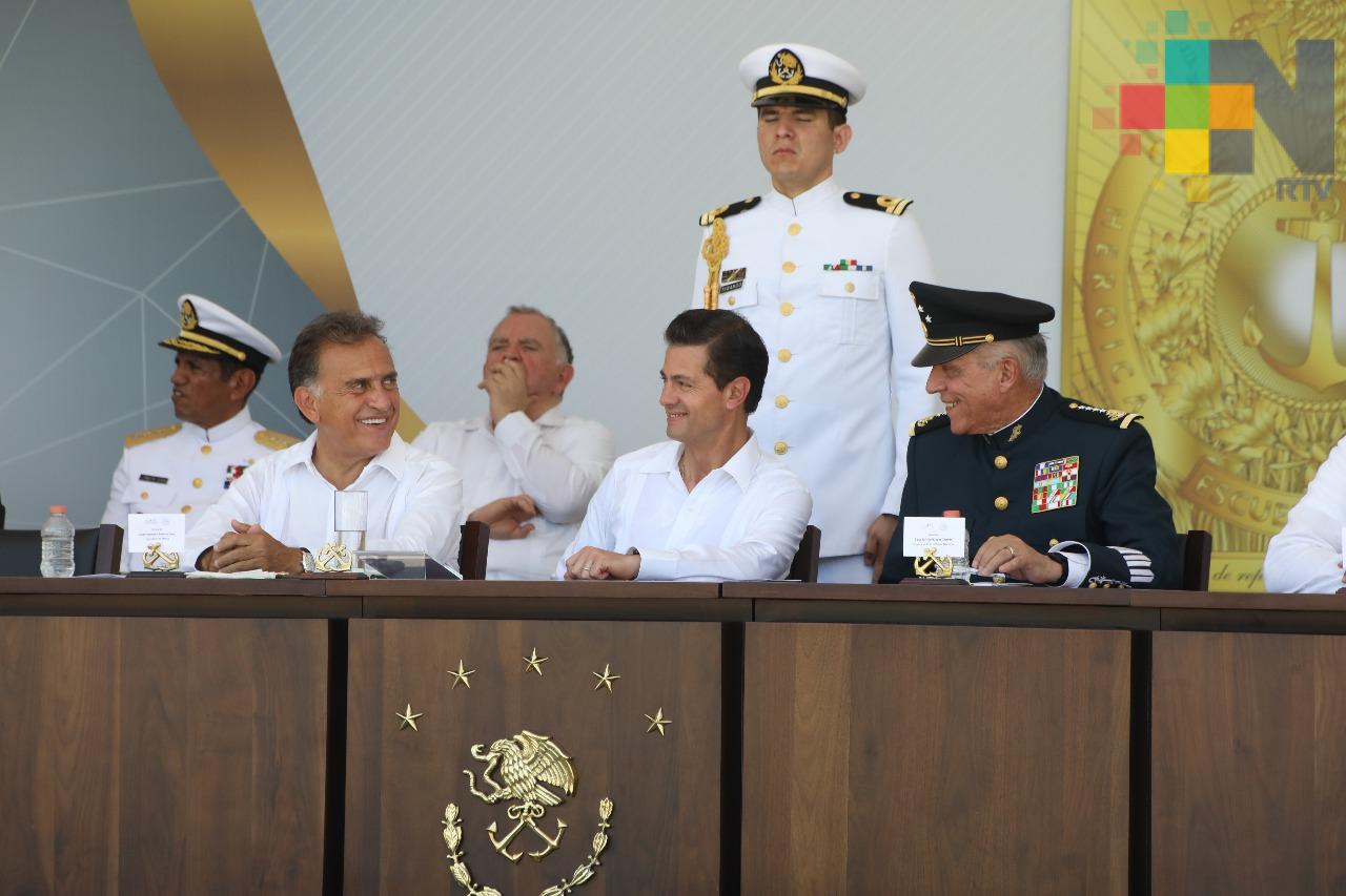 Gobernador Yunes acompañó al presidente Peña Nieto en la ceremonia de graduación de cadetes de la Heroica Escuela Naval Militar