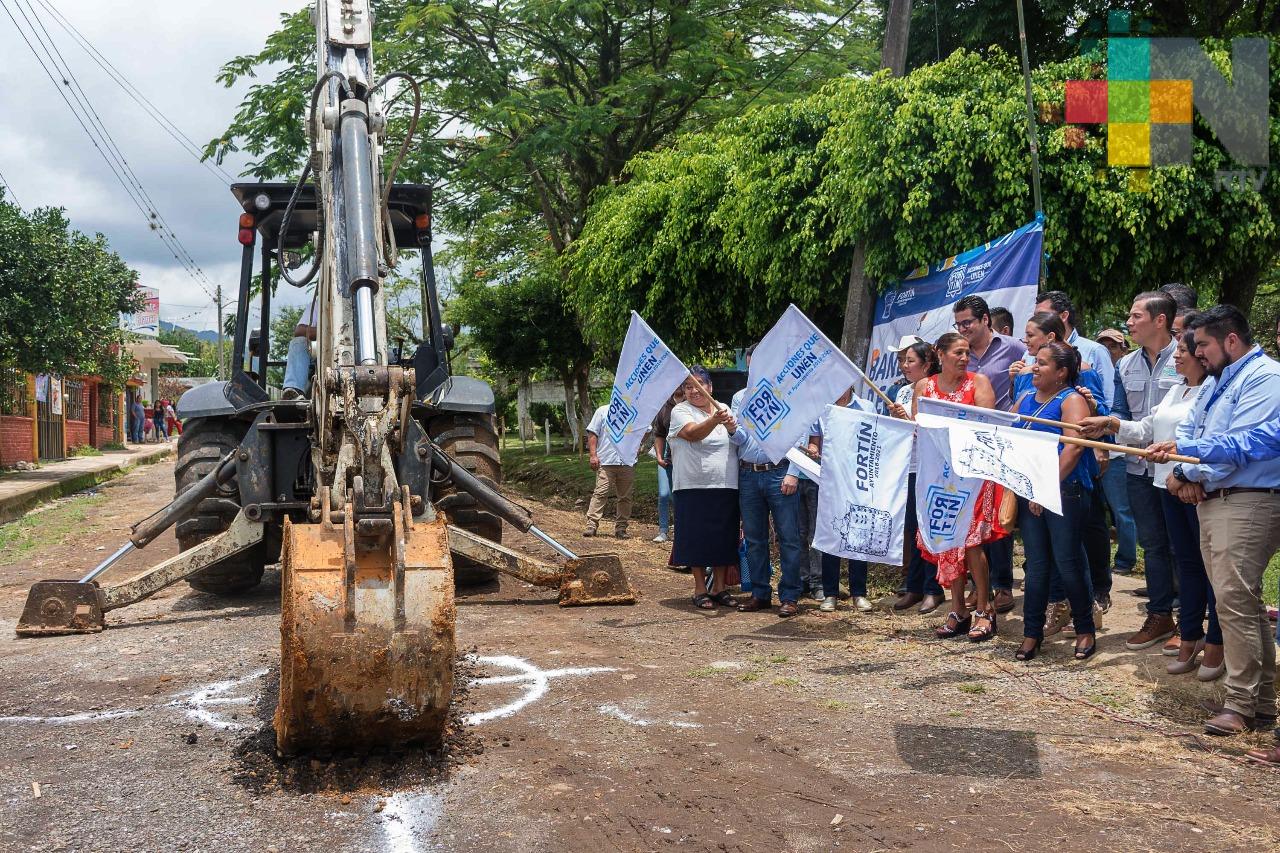 Con inversión de más de 3 mdp inicia introducción de drenaje en Puente Blanco de Fortín