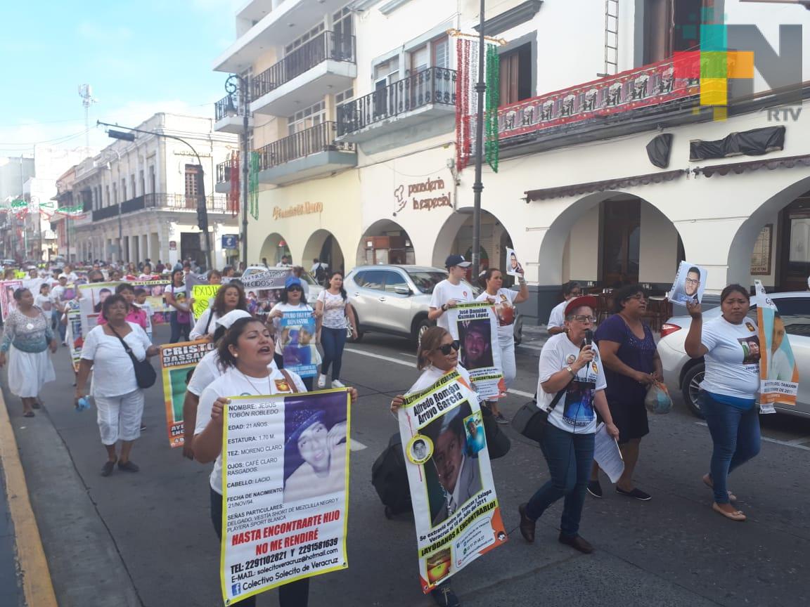 Marchan colectivos de búsqueda en el puerto de Veracruz