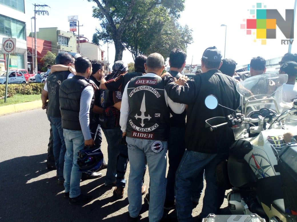 Motociclistas se oponen a iniciativa de usar chaleco con número de placa