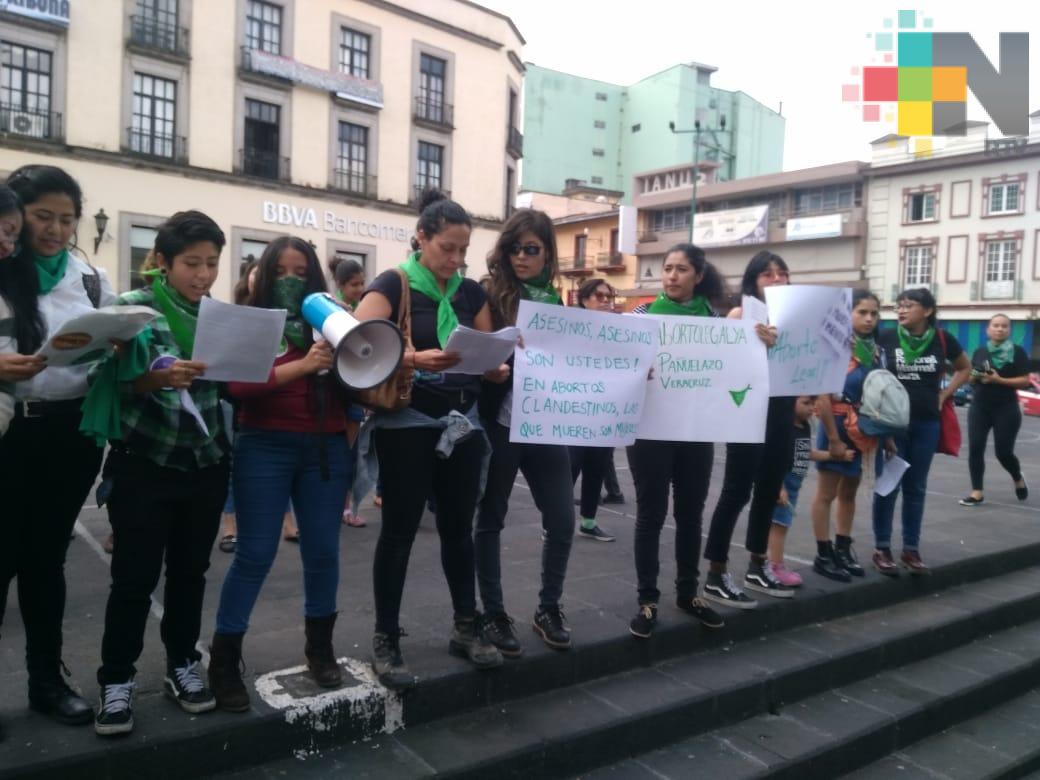 Se unen en Xalapa al Pañuelazo Verde