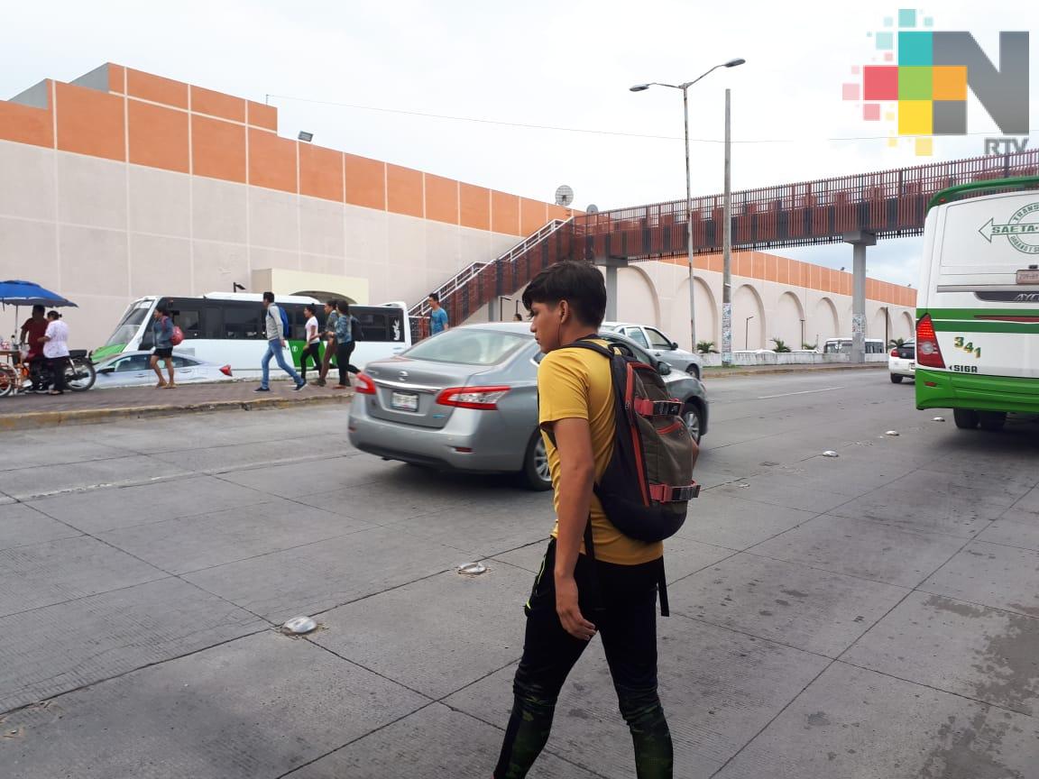Siguen transeúntes sin usar puentes peatonales
