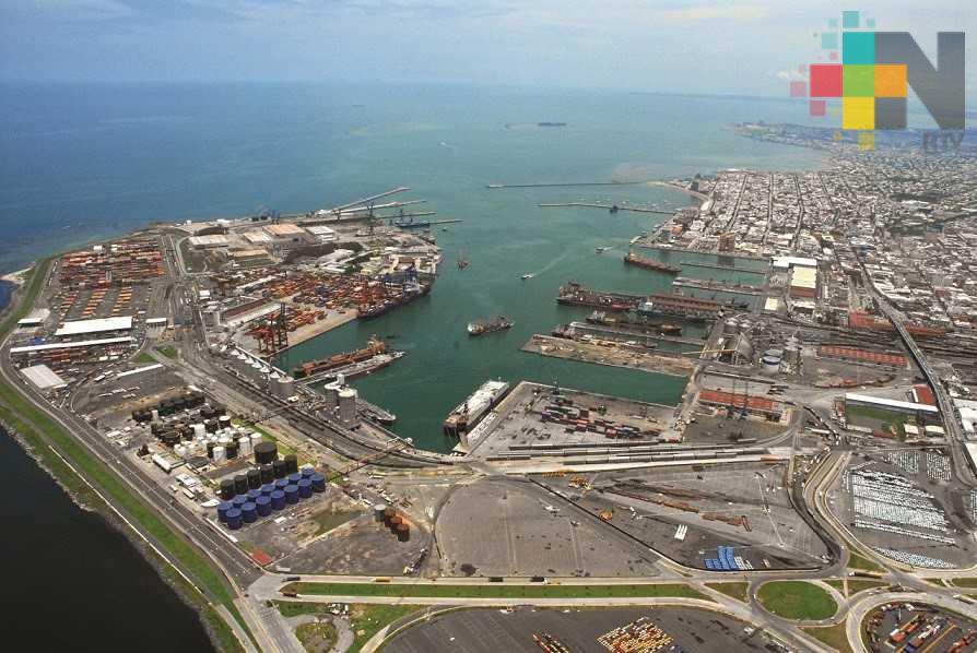 Peña Nieto podría inaugurar ampliación del puerto de Veracruz en noviembre