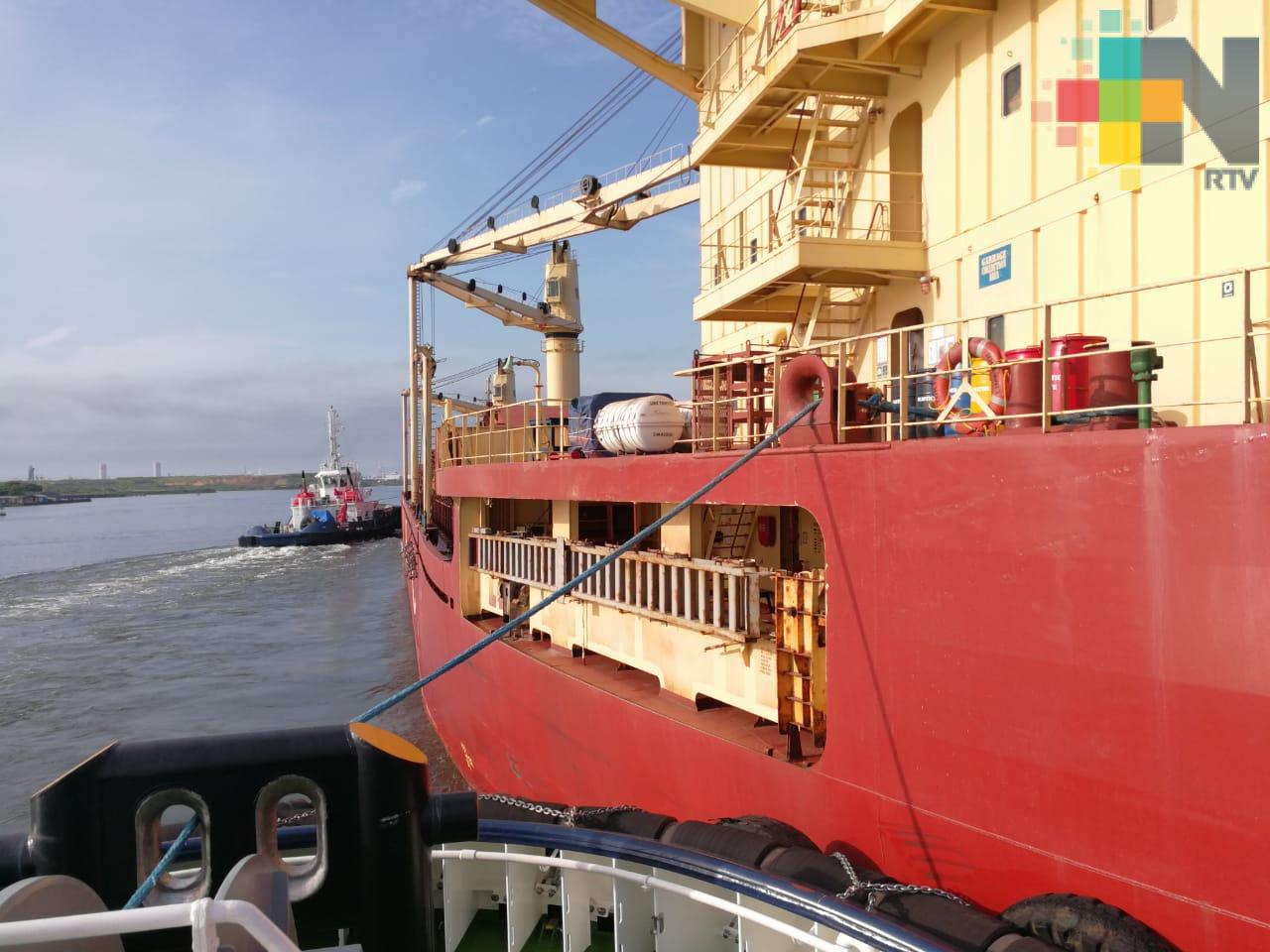 Remolcadores de última generación atracan buques y barcos de grandes dimensiones en Coatzacoalcos
