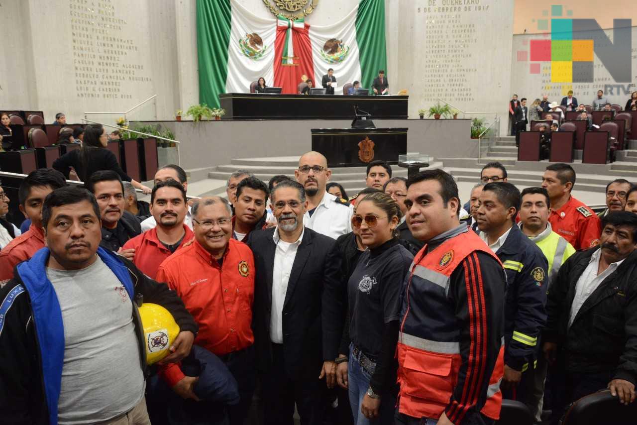 Ley de Bomberos brinda certeza a los héroes en esta labor: Tito Delfín