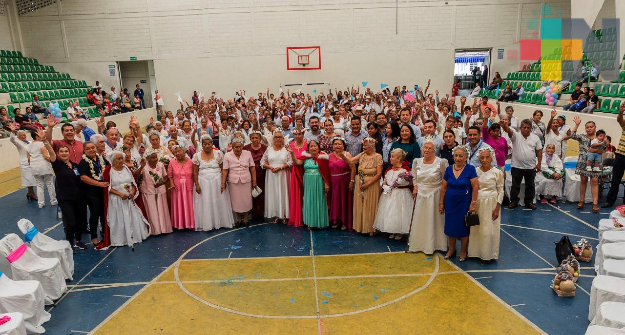 En Fortín reconocen a los adultos mayores en el “Día del Abuelo”