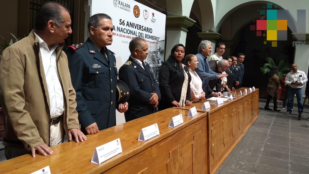Ayuntamiento de Xalapa entrega reconocimientos a bomberos