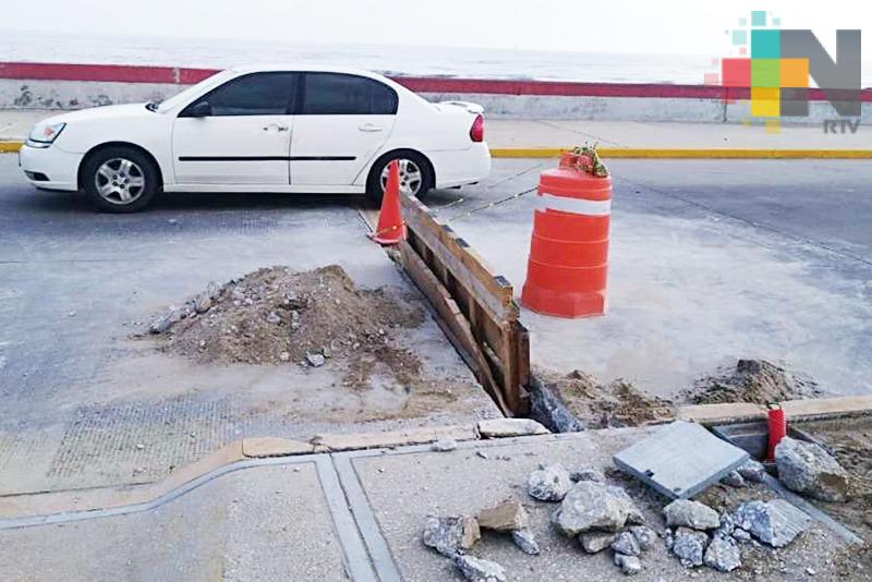 Automovilistas se quejan del cierre del malecón costero de Coatzacoalcos por cableado de cámaras de videovigilancia