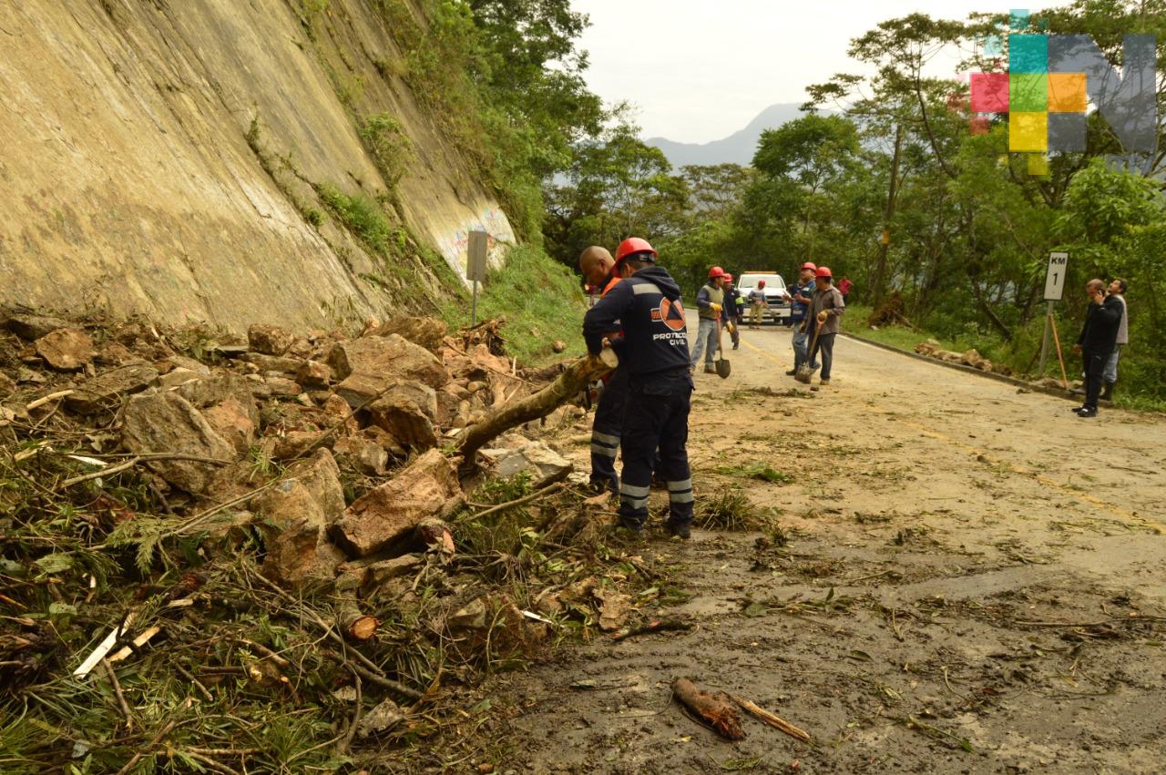 Semi incomunicadas más de 15 mil personas por deslaves en carretera de Ixtaczoquitlán