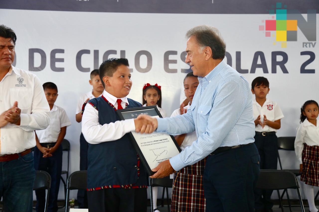 Regresan a clases dos millones 350 mil estudiantes en todo el estado: Gobernador Yunes