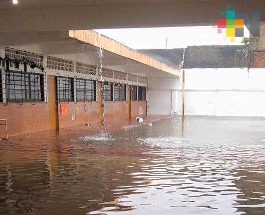 Por lluvias, cerca de 10 escuelas solicitaron apoyos para evitar inundaciones en Coatzacoalcos