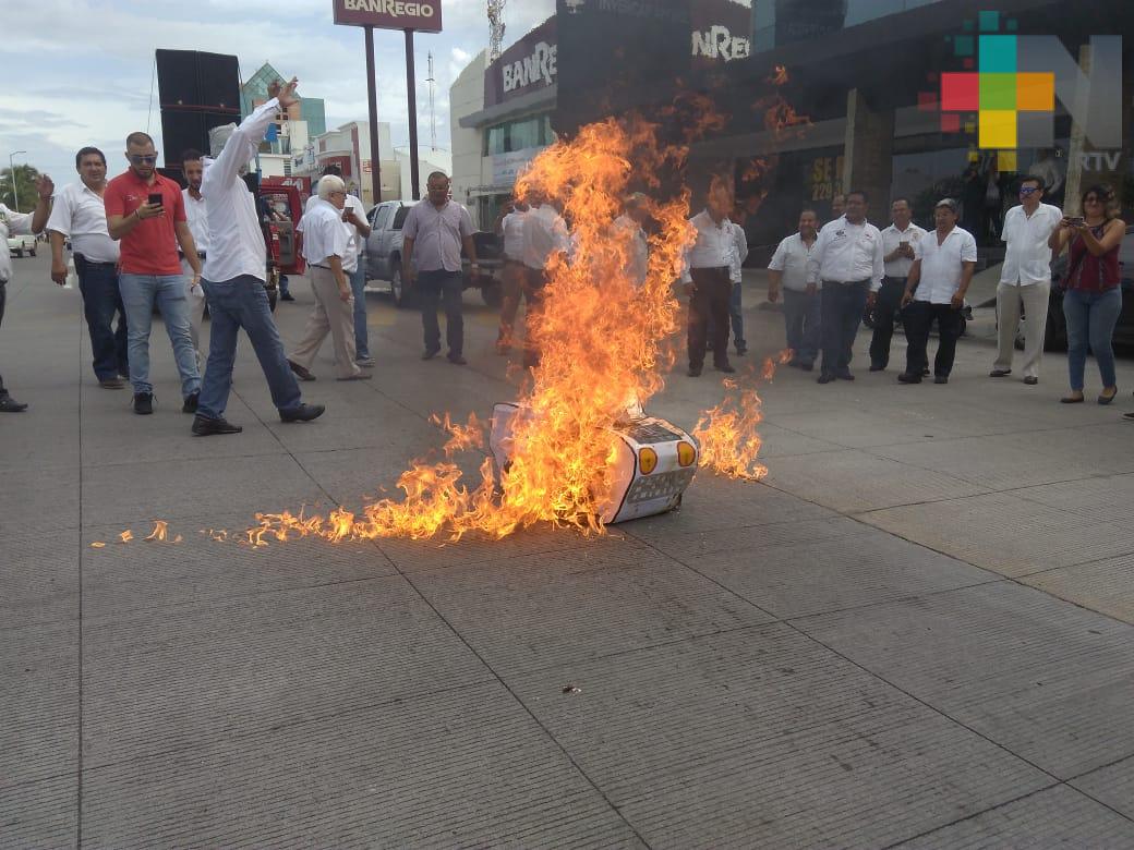 Taxistas rechazan ingreso del servicio de Uber a Veracruz