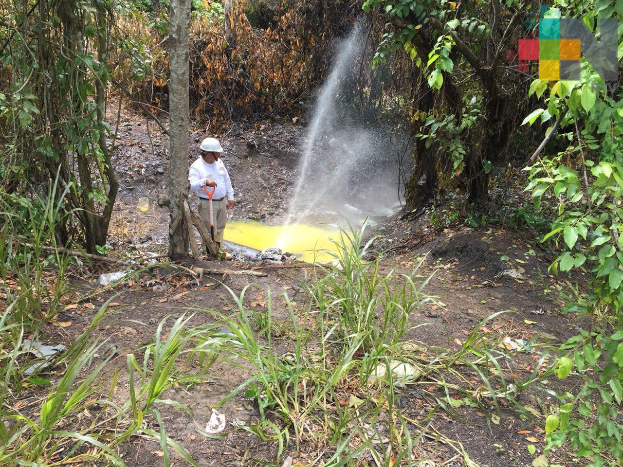 Atienden fuga de hidrocarburo provocada por toma clandestina en poliducto Minatitlán-Salina Cruz