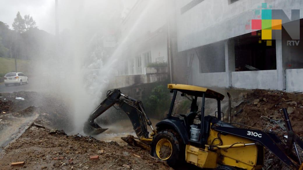 Sin agua, colonias de zona sur de Xalapa; retroexcavadora dañó colector pluvial