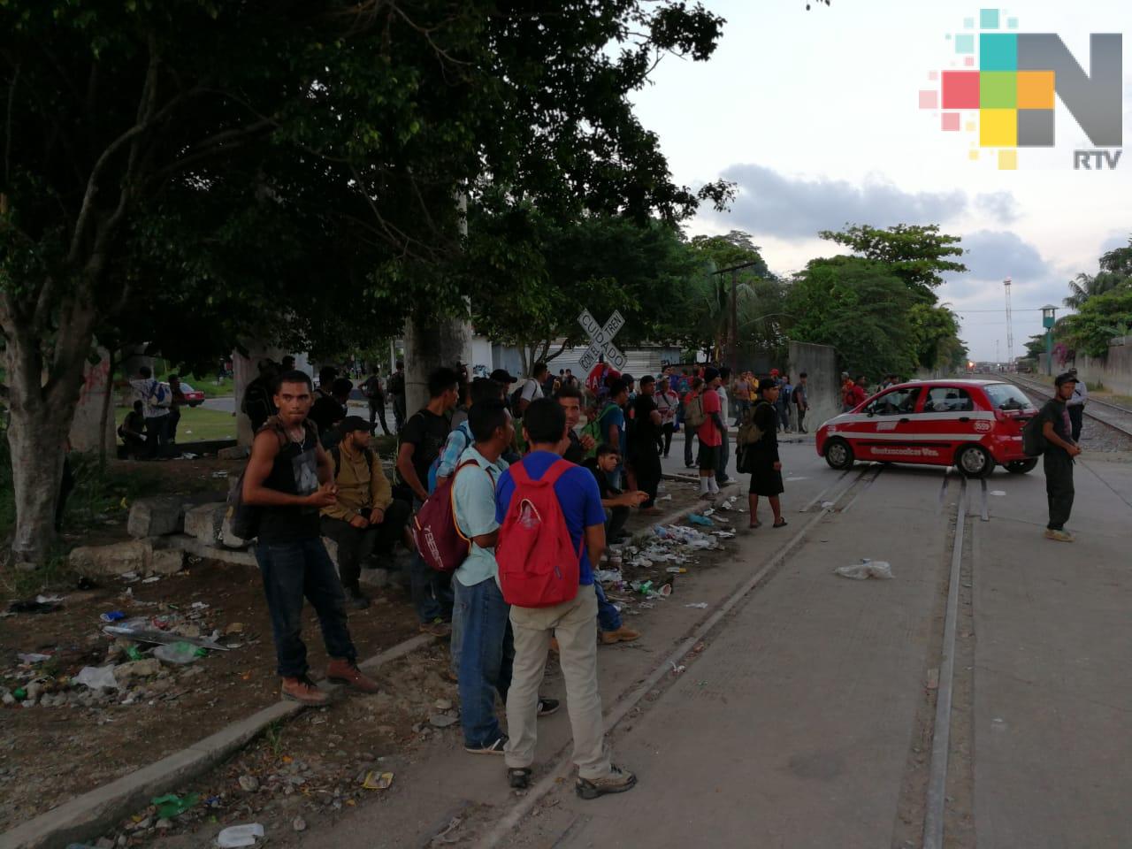 Cientos de migrantes partieron de Coatzacoalcos en el tren hacia Tierra Blanca