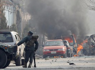 Ataque suicida en una mezquita afgana deja 34 muertos y 94 heridos