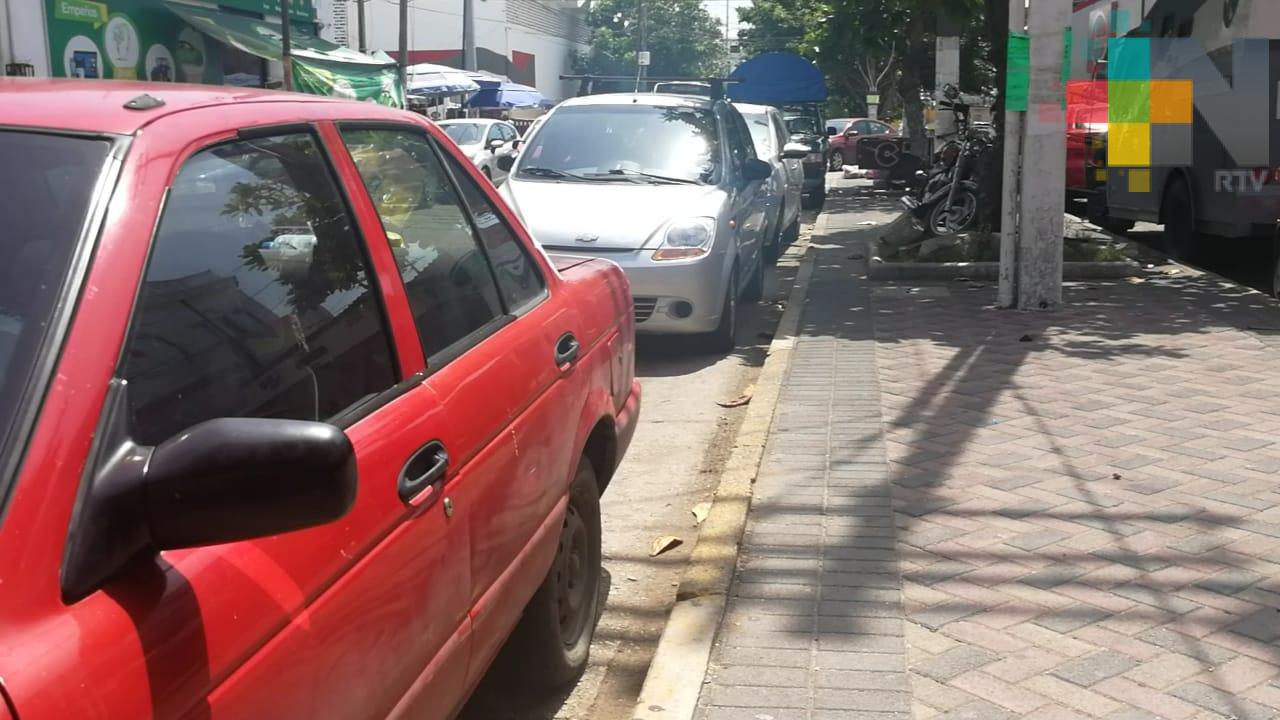 Automovilistas y comerciantes se oponen a instalación de parquímetros en Coatzacoalcos