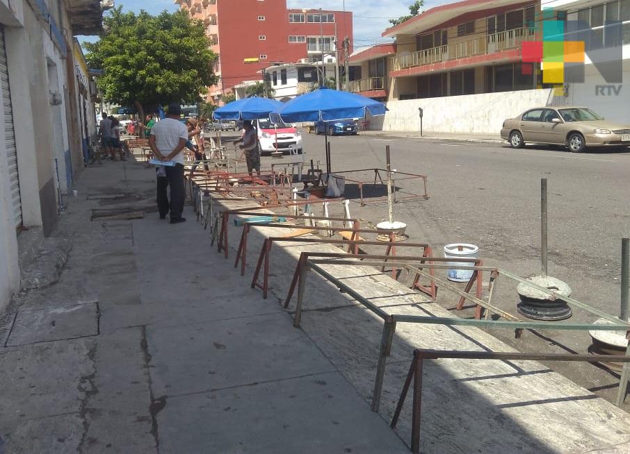 Reubican temporalmente a comerciantes del malecón de Veracruz