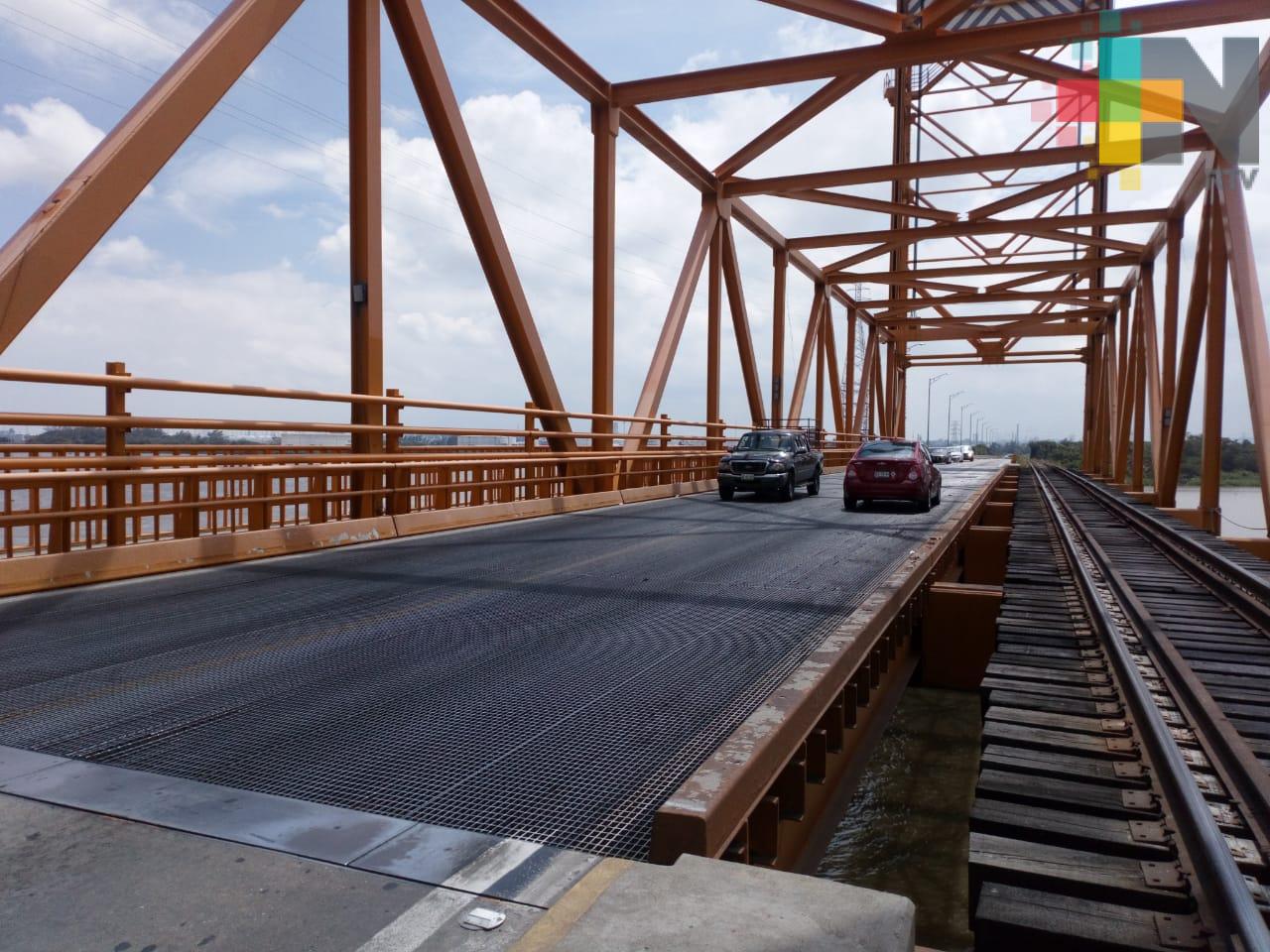 Puente Coatzacoalcos I presenta daños en las parrillas desde hace varios días