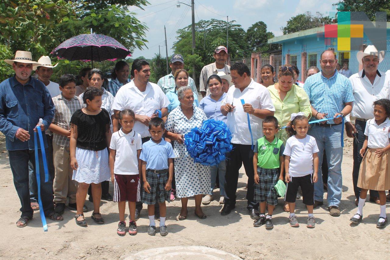 Autoridades municipales de Tierra Blanca inaugura obra para reducir el rezago social